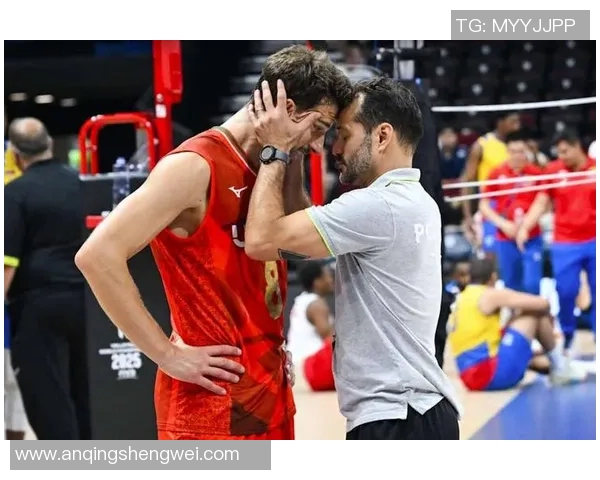 泰国男排与巴基斯坦男排激战正酣争夺亚洲排球赛荣誉之巅