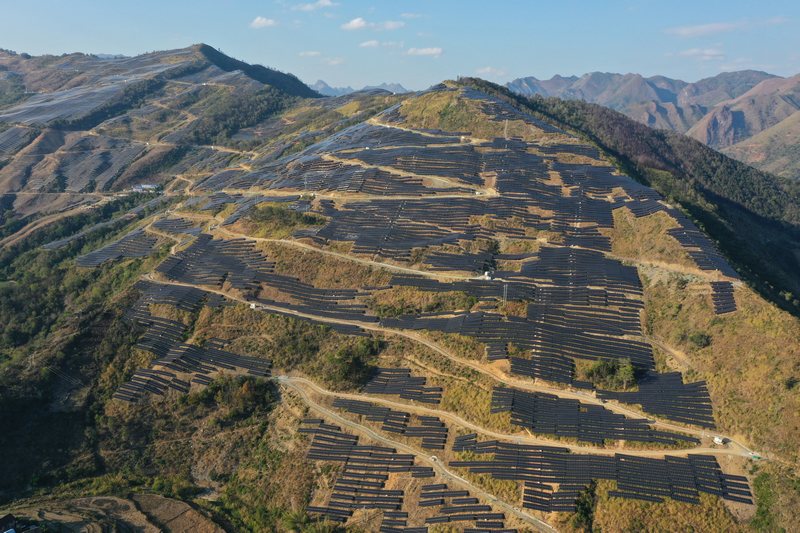 望谟：尽力冲刺光伏电站投产宗旨 曩昔“荒山”变“金山”(图2)