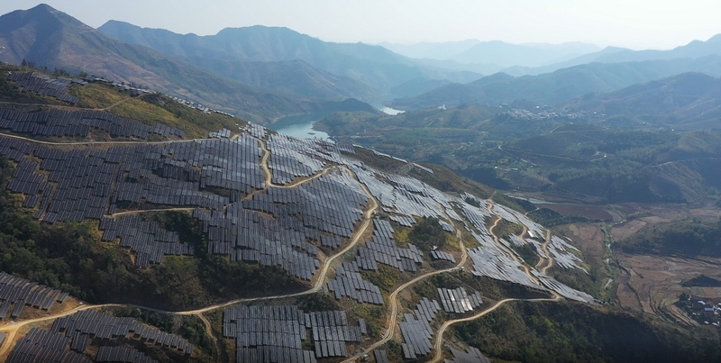 望谟：尽力冲刺光伏电站投产宗旨 曩昔“荒山”变“金山”(图1)