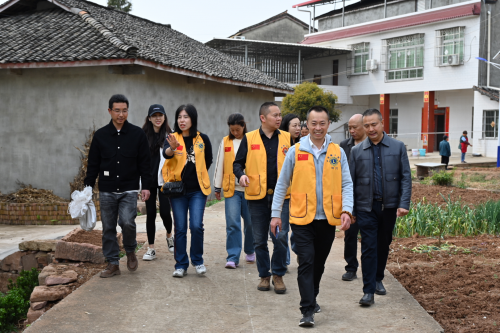 博乐体育：中邦狮子联会四川熊猫任职队馈送太阳能途灯 照亮中江县兴隆镇石碑河村强盛之途(图3)